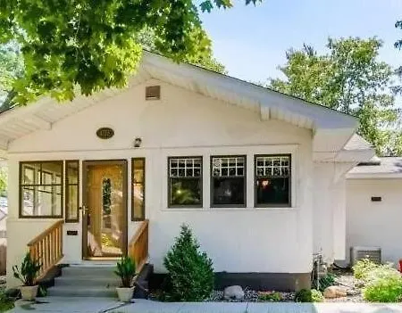 South Minneapolis Tangletown Charm
